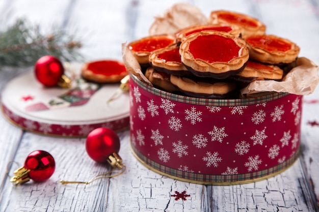 Foto kerstkoekjes bakken met marmelade