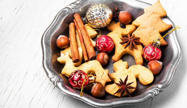 Kerstkoekjes en kerstballen