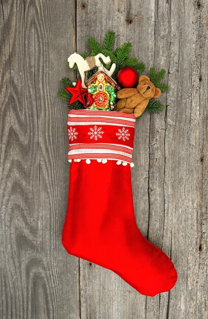kerstkous met nostalgische vintage speelgoed decoratie
