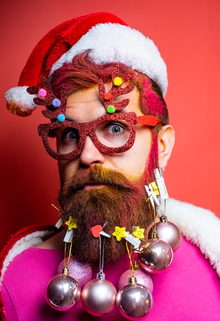 Kerstman die zich voordeed op vintage houten achtergrond kerstman wenst vrolijk kerstfeest holly jolly swag christmas an