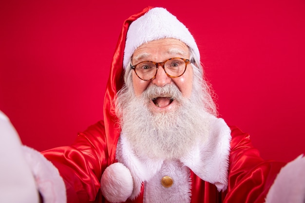 Kerstman selfie foto's maken. Kerstnacht. Geschenk levering. Betoverde dromen van kinderen.