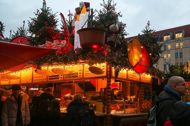 Kerstmarkt in Dresden, Duitsland 21 december 2022