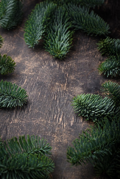 Kerstmis en Nieuwjaar achtergrond met dennenboom