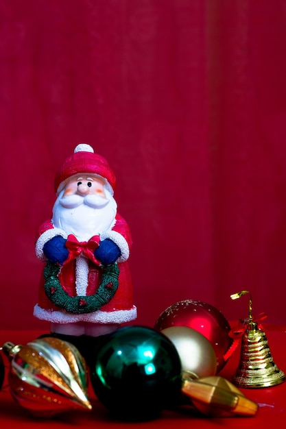 Kerstmis en Nieuwjaar decoraties over feestelijke achtergrond Kerstvakantie viering concept