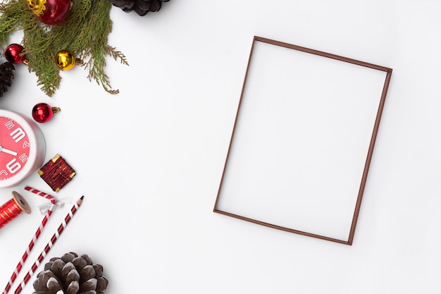 Kerstmis frame. Kerstcadeaus, idee, bogen, decor. Plat leggen