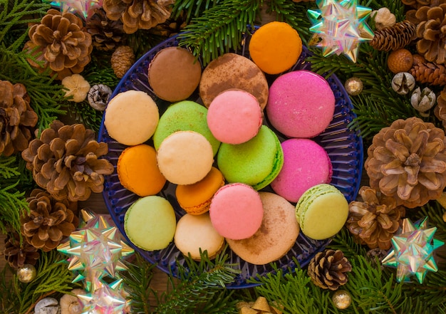 Kerstmis houten met spar en macaron.