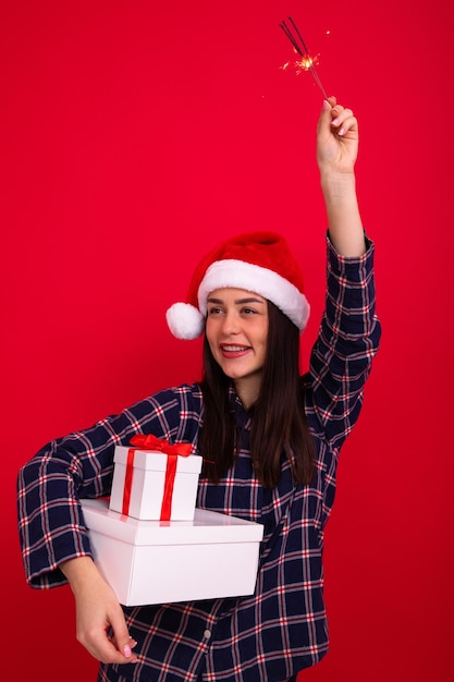 Kerstmis Nieuwjaar jonge vrouw viert vakantie