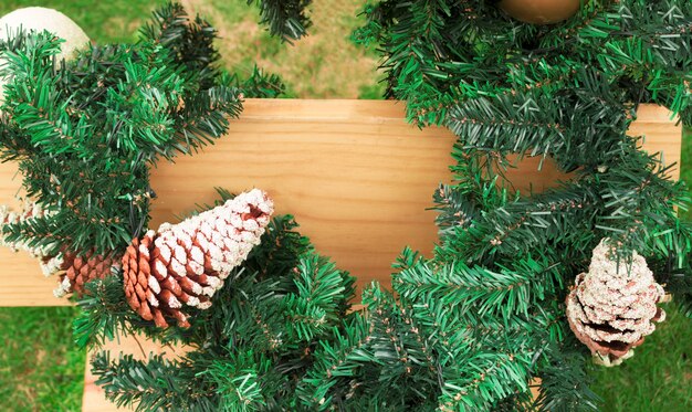 Kerstmis of Nieuwjaar samenstelling op een houten achtergrond. Concept afbeelding voor Kerstmis.