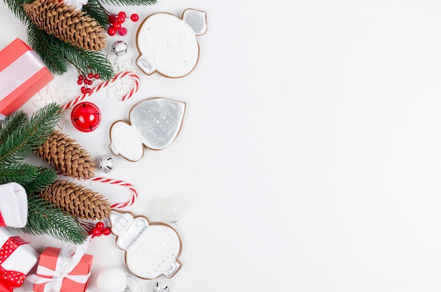 Kerstmisachtergrond met de spartakken van peperkoekkoekjes Kerstmisspeelgoed