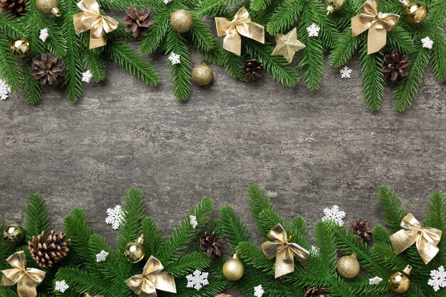 Kerstmisachtergrond met spartakken en kerstmisdecor. bovenaanzicht, kopieer ruimte voor tekst
