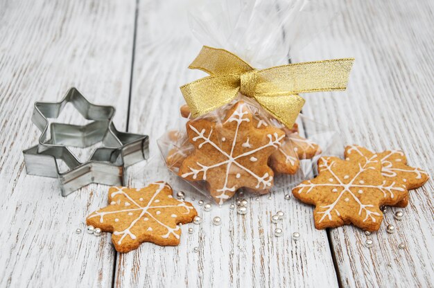 Kerstmisgember en honings kleurrijke koekjes