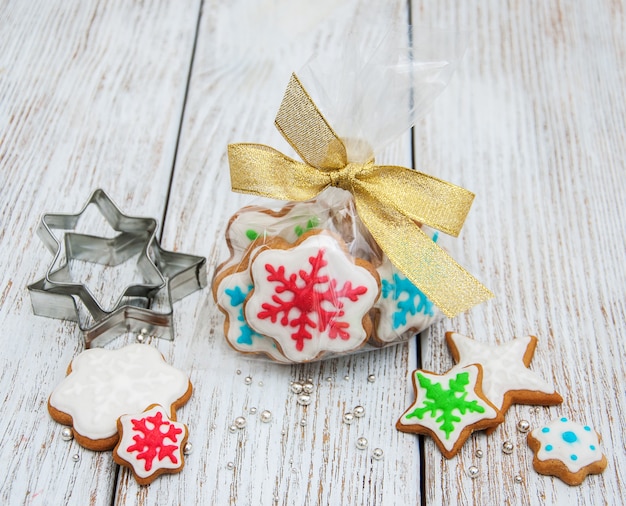 Kerstmisgember en honings kleurrijke koekjes