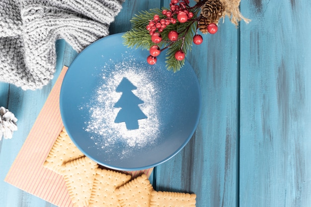 Foto kerstmissamenstelling op een houten oppervlak met koekjes