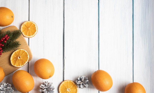 Kerstmissamenstelling van sinaasappelkegels Plaats voor de test