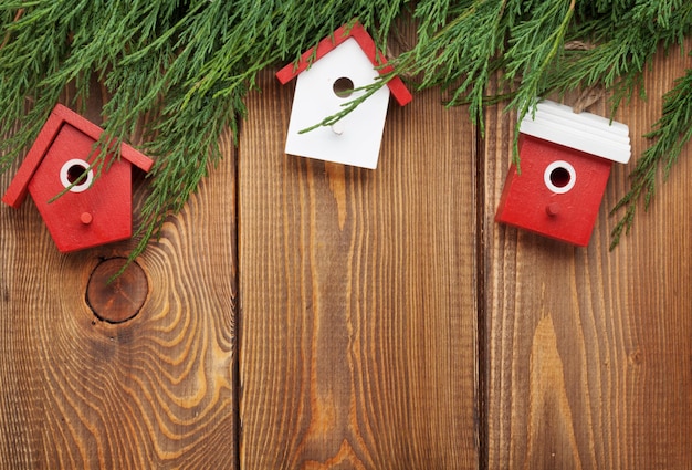 Kerstspar en vogelhuisdecor