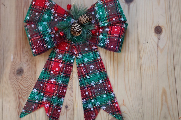 Kerststrik op een houten tafel