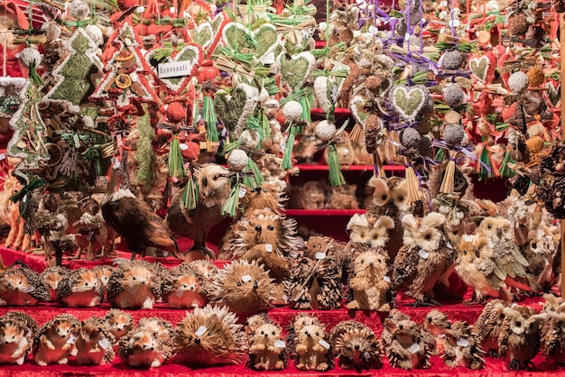 Kerstversiering op de straatmarkt