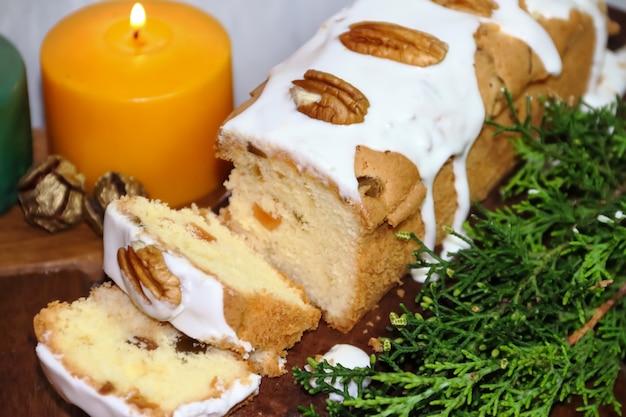 Kerstvrucht budin met gedroogd en geglaceerd fruit en zoete ingrediënten