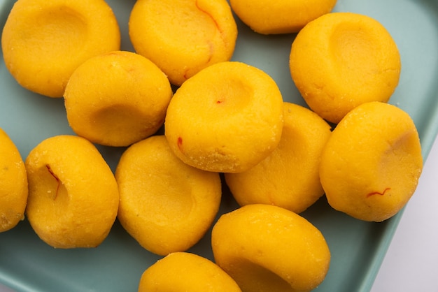 Kesar Pedha or Peda is an Indian traditional sweet dish made from milk or khoya and saffron