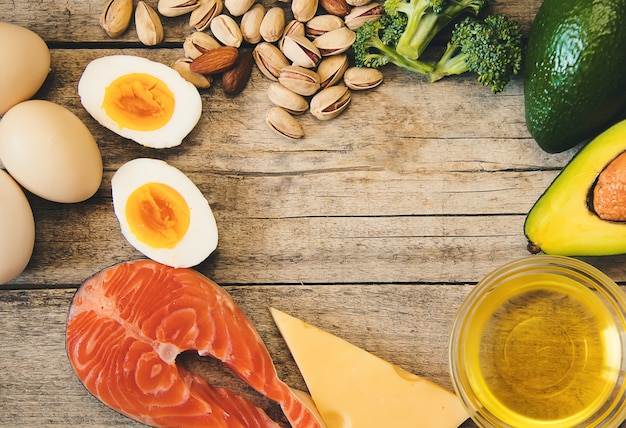 Foto set di ingredienti alimentari dietetici cheto. messa a fuoco selettiva. natura,