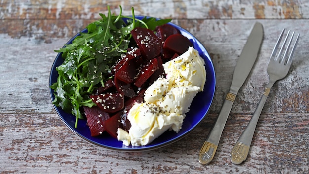 Keto salad with beets, arugula and mascarpone cheese.