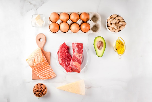 Foto concetto di dieta chetogenica a basso contenuto di carboidrati. cibo sano ed equilibrato