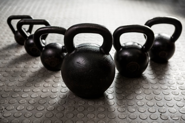 사진 crossfit 체육관에서 kettlebells