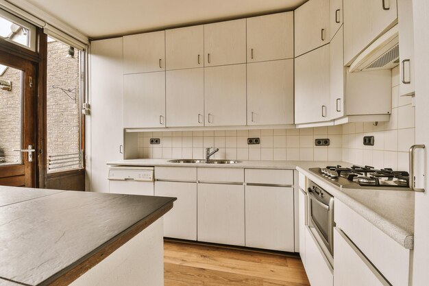 Keuken en eetzone in modern appartement