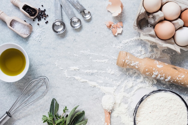 Foto keukenartikelen en ingrediënten voor het bakken van cake