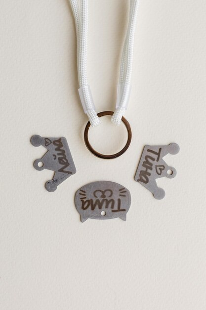 A keychain that says'mom is better'on it