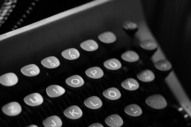 Фото Ключи с буквами английского языка на старой пишущей машинке