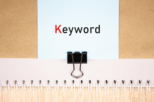 KEYWORD-tekstconcept op notitieblok