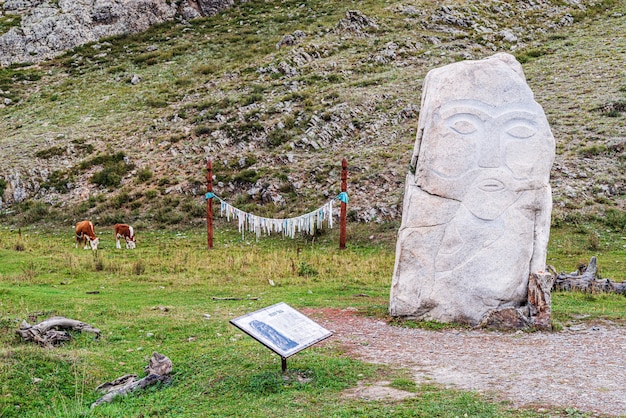 Photo kezertash stone sculptures of the ancient turkic period pagan worship element