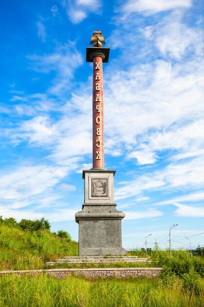 Khabarovsk, Rusland - 16 juli 2016: Khabarovsk stad kolom monument.