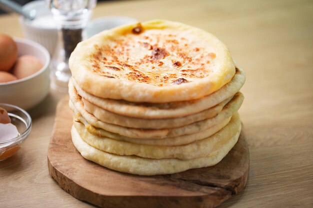 Khachapuri is kaasbrood, traditioneel Kaukasisch eten