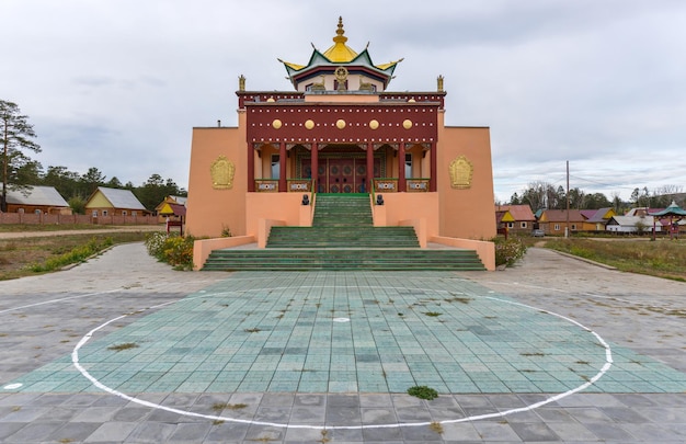 Photo khambyn khure datsan in ulanude buryatia russia a traditional buddhist university monastery in the tibetan tradition of gelukpa located throughout mongolia tibet and siberia