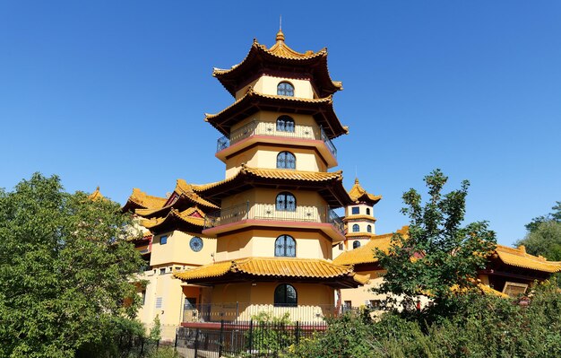 写真 khanh anh はヨーロッパ最大の仏塔で、パリの南 30 km の evry にあります。