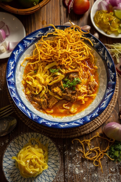 Foto cibo tailandese del nord di khao soi