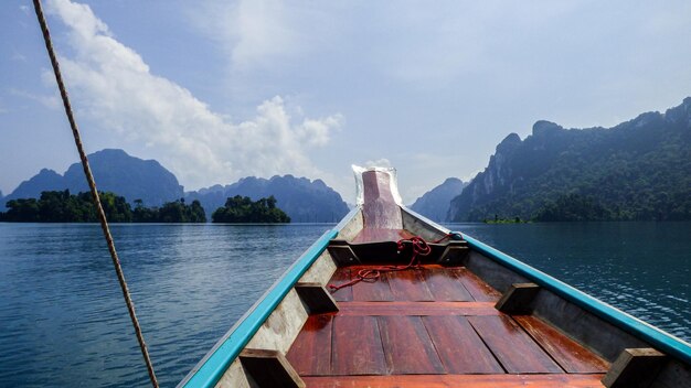 Foto crociera nella laguna di khao sok thailandia asia