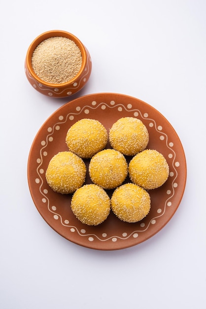 Khas khas besan laddu or poppy seeds and chickpea flour laddo or laddoo