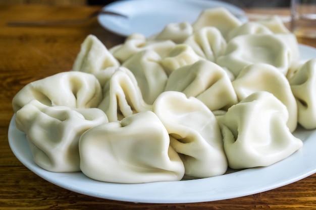 Khinkali - Georgisch traditioneel eten. Handgemaakt rustiek wereldwijd receptenboek.