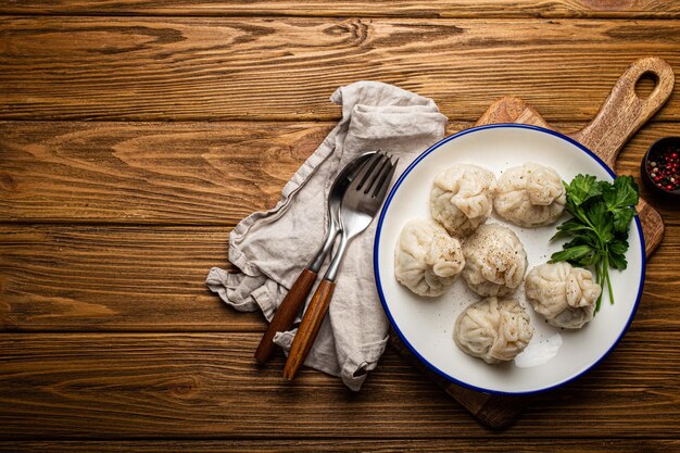 Хинкали традиционное блюдо грузинской кавказской кухни пельмени с мясным фаршем