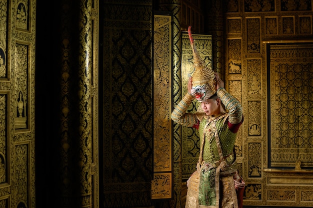 Photo khon is a classic thai dance in a mask this is hanuman