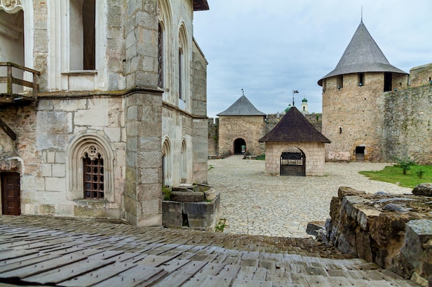 Khotyn fort eeuwen met een fortificatiecomplex Een van de zeven wonderen