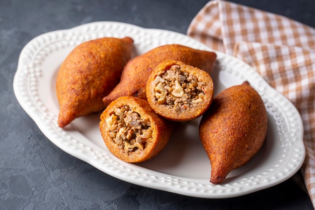 Kibbeh is een populair gerecht in de keuken van het Midden-Oosten (Turkse naam; icli kofte)