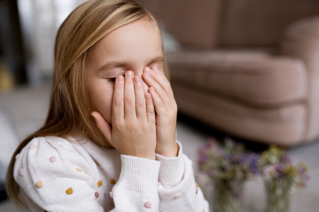 写真 子供の瞑想と集中