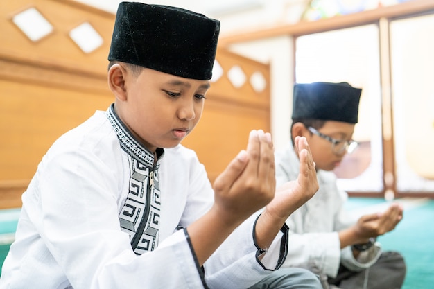 Kid muslim praying to God