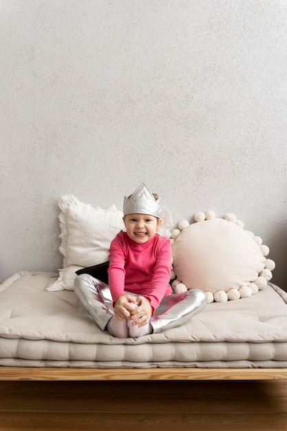 写真 彼らの部屋で遊んでいる子供