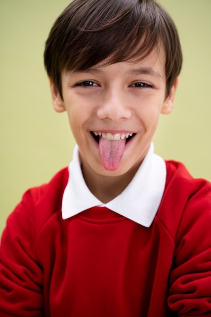 Foto ritratto in studio di bambino isolato