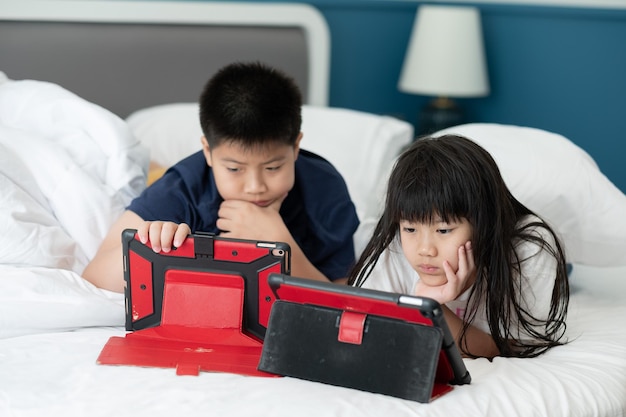 kid watching tablet boy addicted cartoon